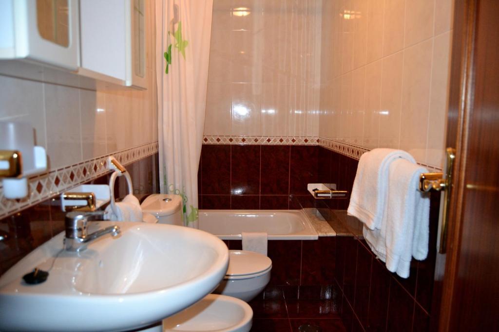 Hostal Residencia Bahia Laxe Buitenkant foto