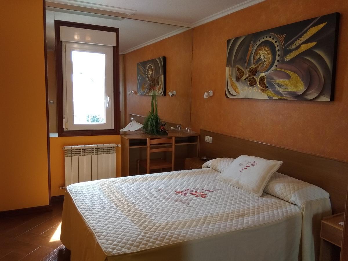 Hostal Residencia Bahia Laxe Buitenkant foto